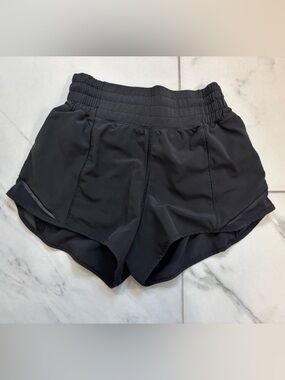 Lululemon Hotty Hot High Rise 2.5” black shorts - size 0